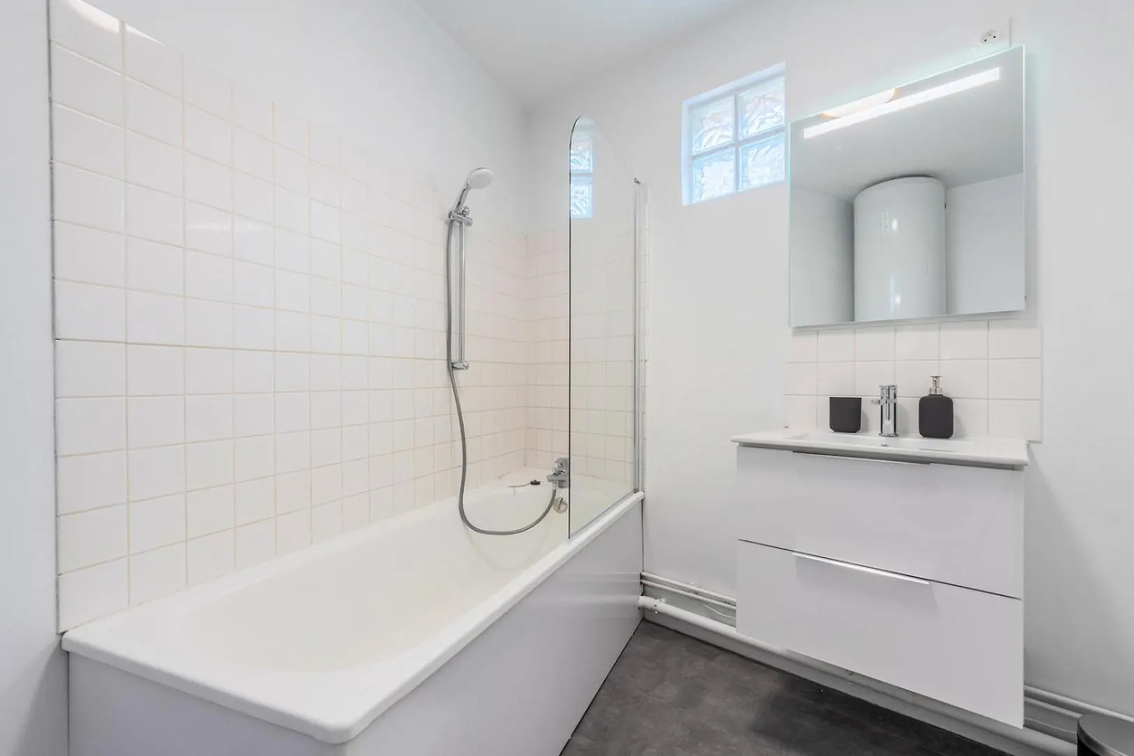 One-Bedroom Apartment In Old 릴 0*,